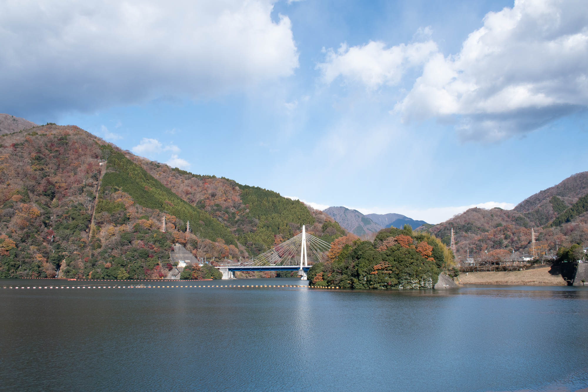 三保ダム北側を臨む