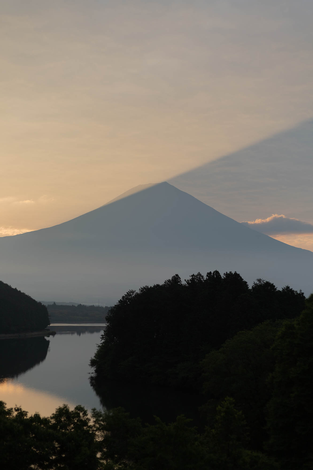 朝五時の富士。富士が見えたのは早朝のみ。