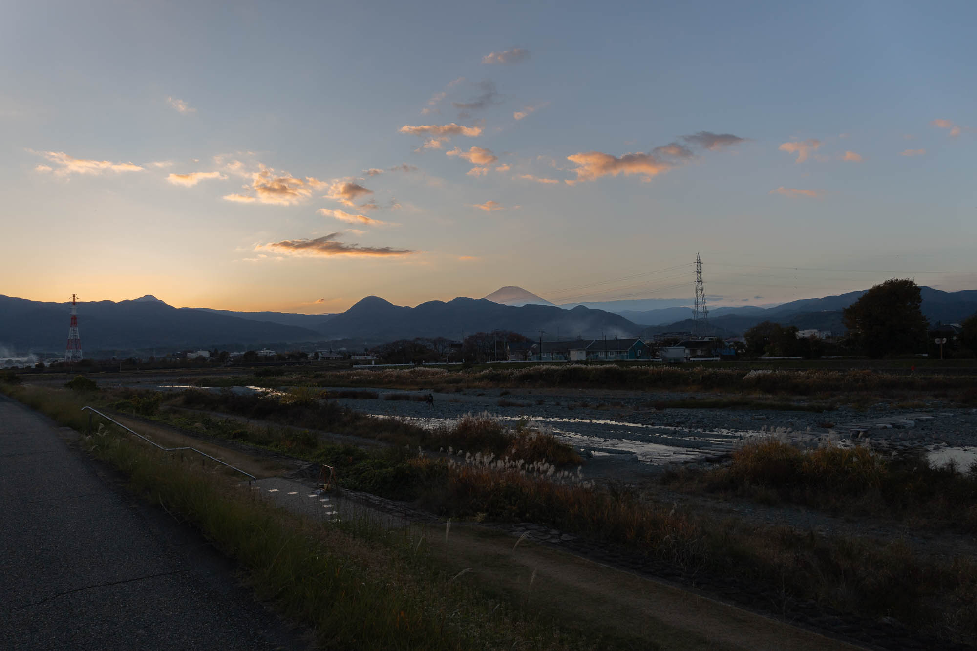 2025/11/22は天気が良かった！写真は近所の川音川周辺の写真
