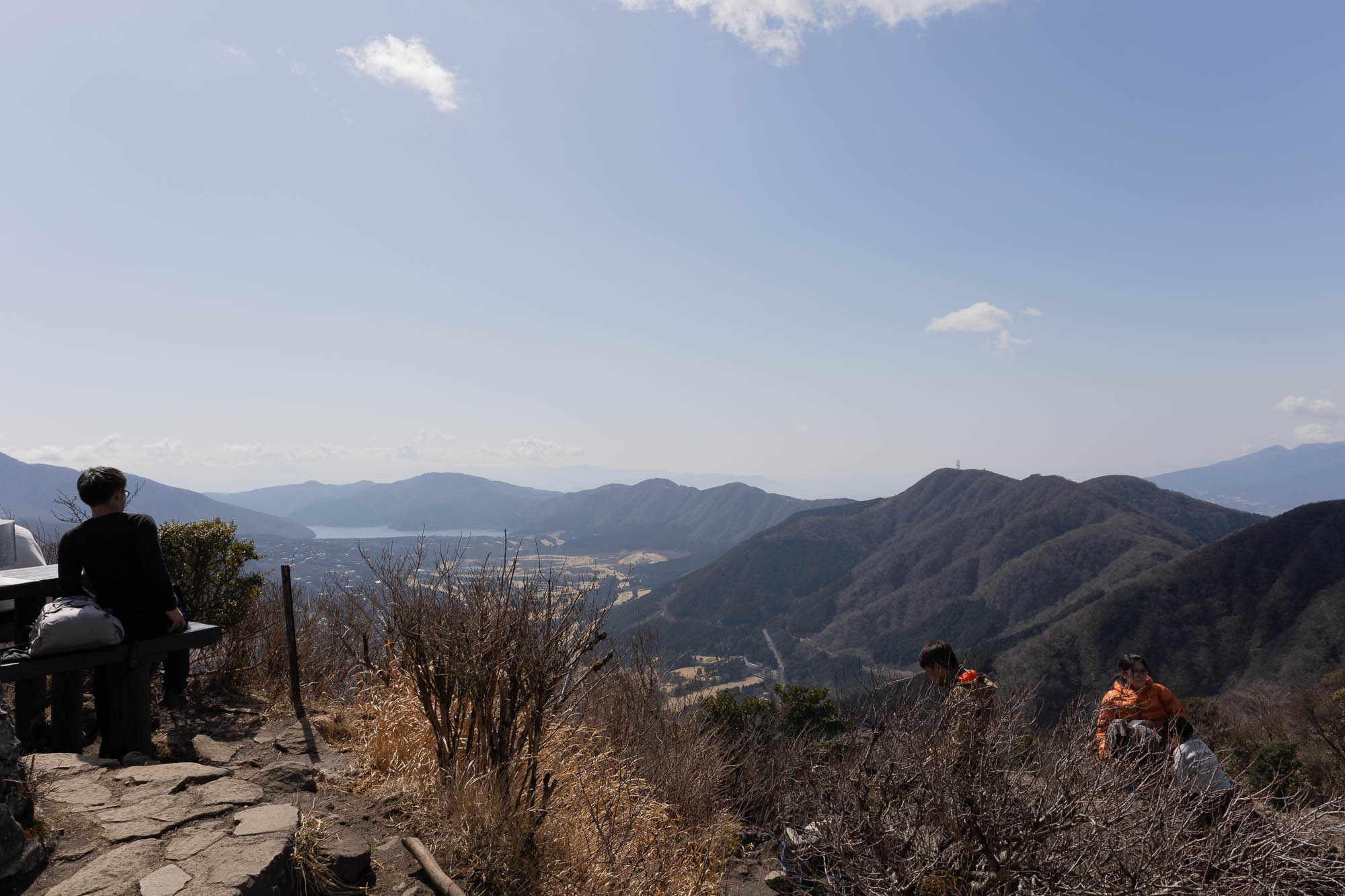 金時山の山頂から箱根側を望む